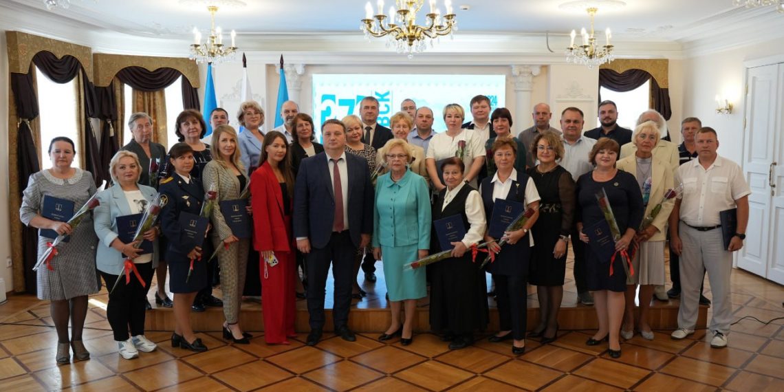 Ульяновский мэр встретился с персонами новой городской Доски Почёта