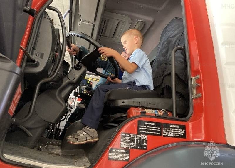 В МЧС осуществили мечту шестилетнего Вовочки из Ульяновска