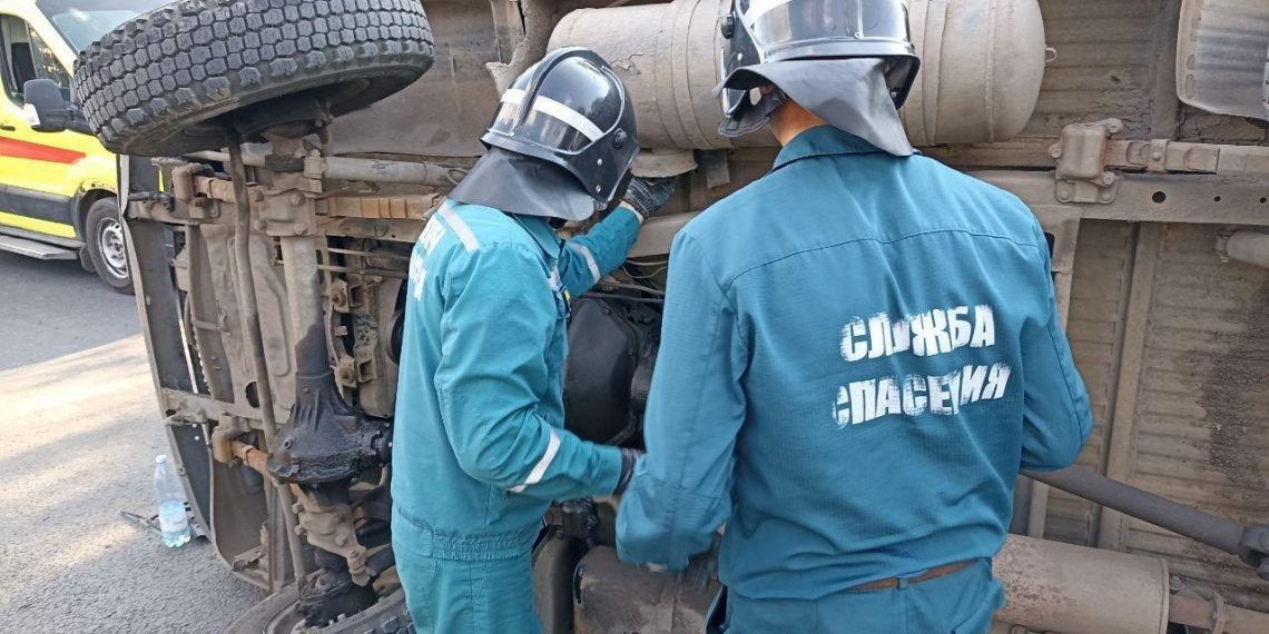 Ульяновские спасатели рассказали подробности ДТП с перевернувшейся «Буханкой»
