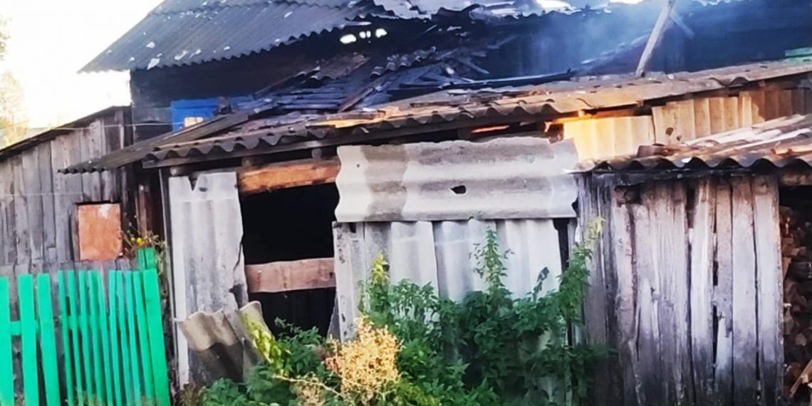 Жильцов сгоревшего шестиквартирного дома в Тереньге спасли и разместили в ДК