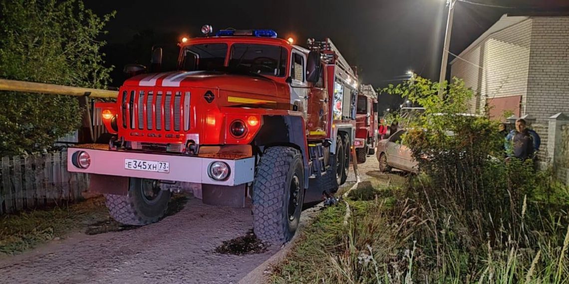 Двое мужчин сгорели в нежилом доме в посёлке Меловом