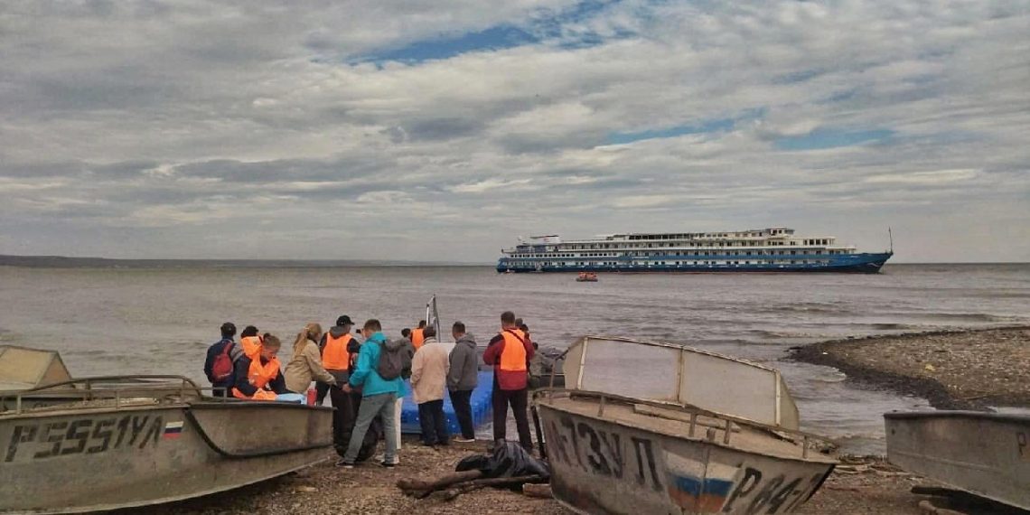 К геопарку «Ундория» под Ульяновском впервые за долгое время причалил теплоход