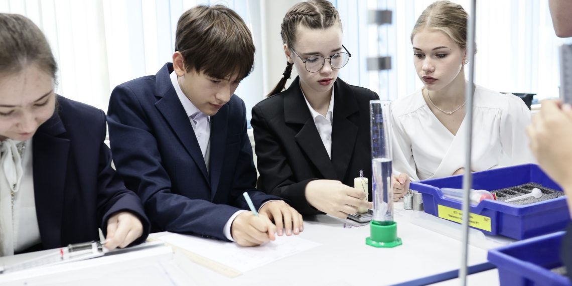 В 20-ти школах Ульяновска запустят дополнительные программы