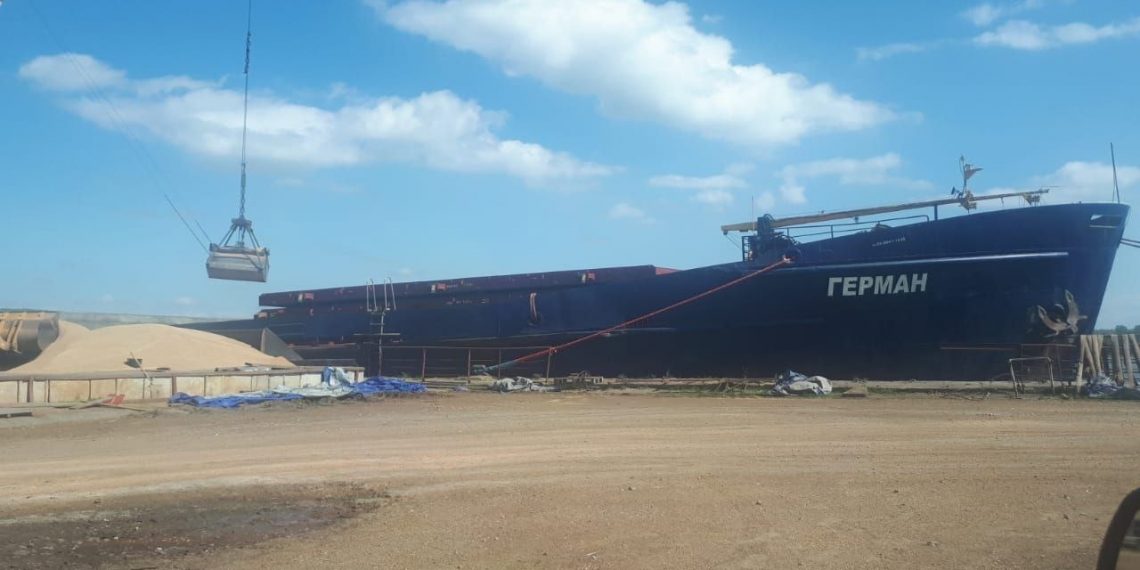 Из Ульяновской области в Египет по воде отправили партию пшеницы