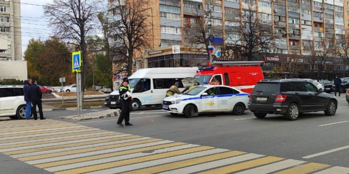 Маршрутка влетела в Mercedes на улице Минаева в Ульяновске