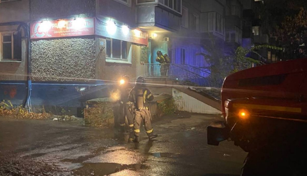 В Ульяновске потушили горящий магазин