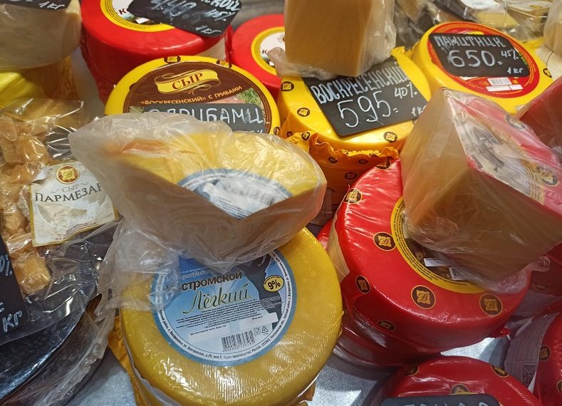 Ульяновец украл в магазине 12 упаковок сыра: половину съел, остальное раздал прохожим