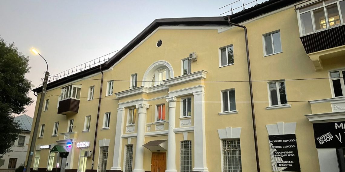 Из «сталинки» на Автозаводской сделали «конфетку»