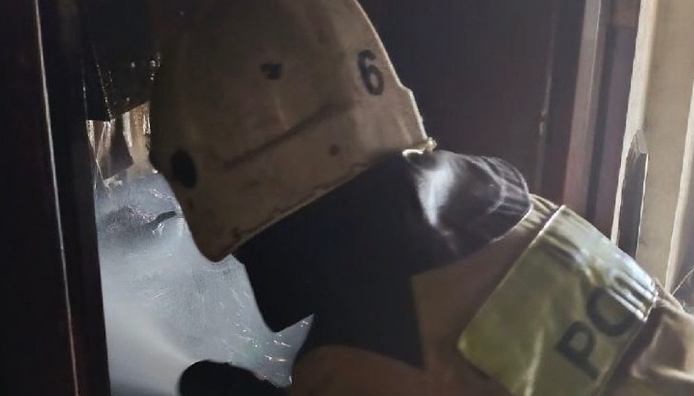 Тело мужчины вынесли ульяновские пожарные из горящей квартиры в селе Тагай