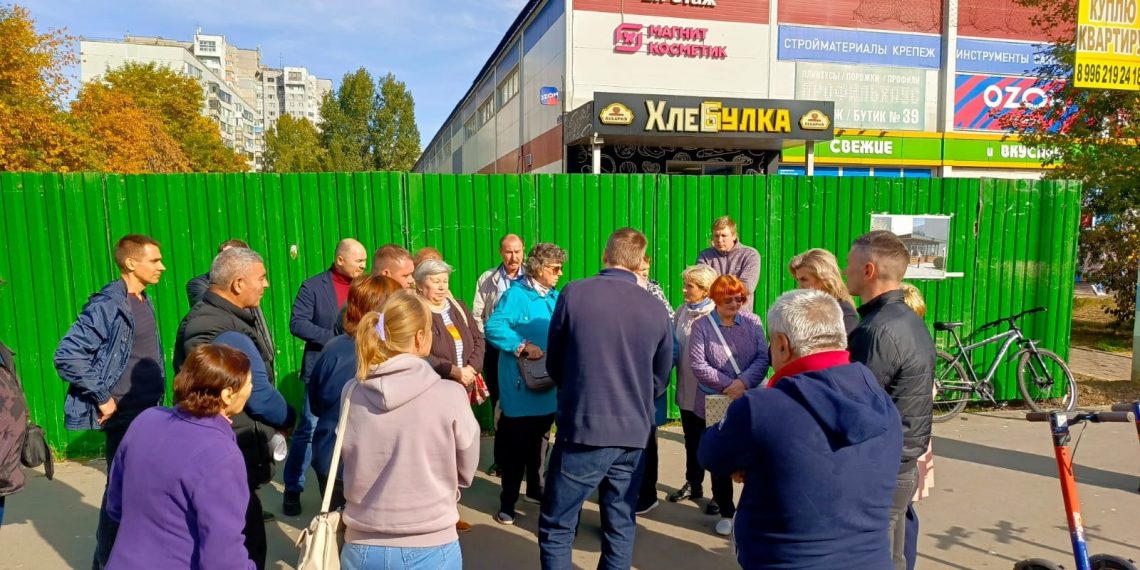 Жители Заволжья протестуют против нестационарной кафешки на проспекте Академика Филатова