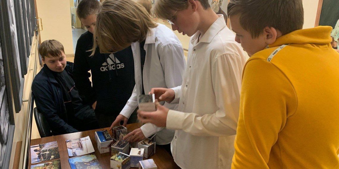 Ульяновские школьники посетили единственный в России Музей балалайки