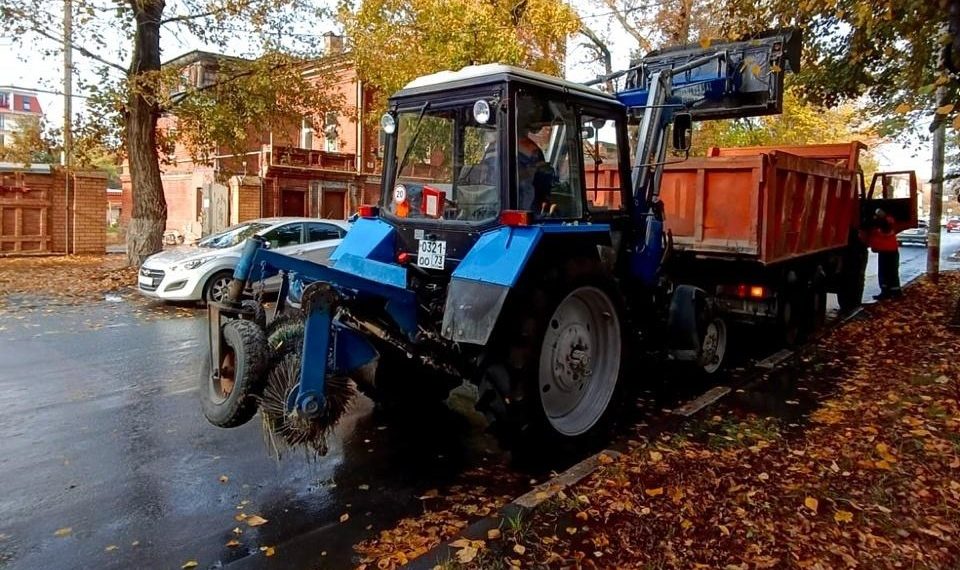 Опавшую листву в Ульяновске убирают дважды в день