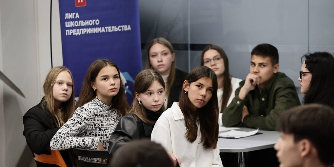 300 ульяновских учеников вступили в «Лигу школьного предпринимательства»