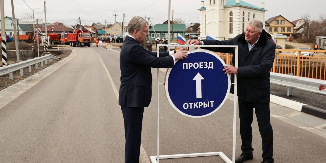 Русских открыл движение по отремонтированному мосту в Николаевском районе