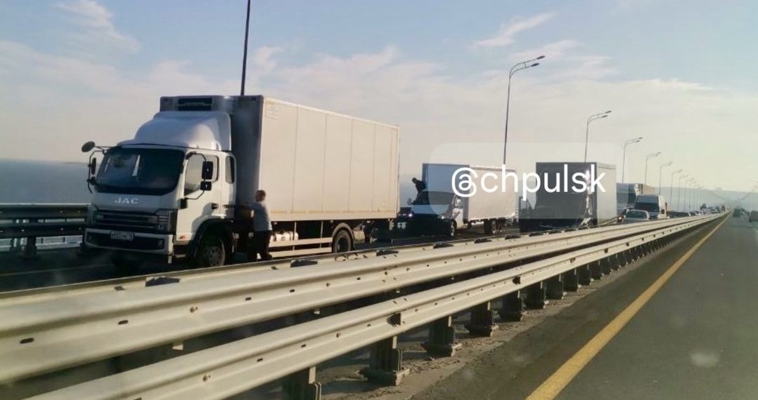 Президентский мост в Ульяновске встал из-за нескольких жестких ДТП