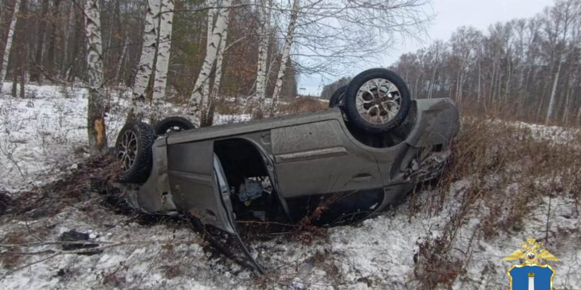 Kia Rio улетела в кювет на трассе в Сенгилеевском районе