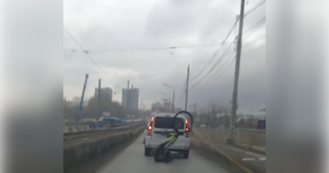 Велосипедист врезался в авто на Минаевском мосту в Ульяновске