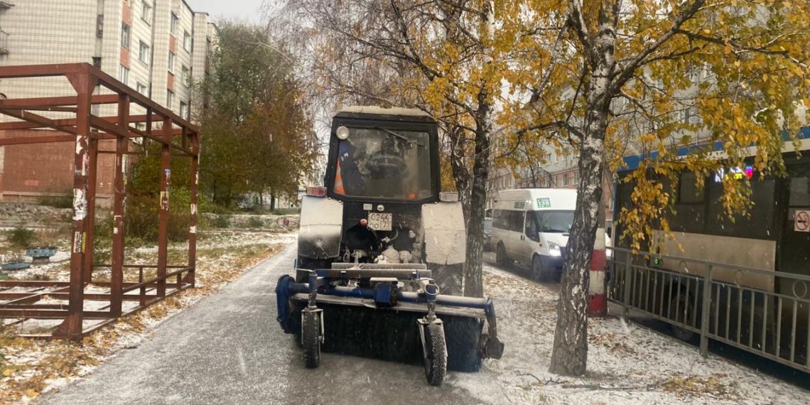 Минувшей ночью на улицы Ульяновска высыпали 148 тонн песка