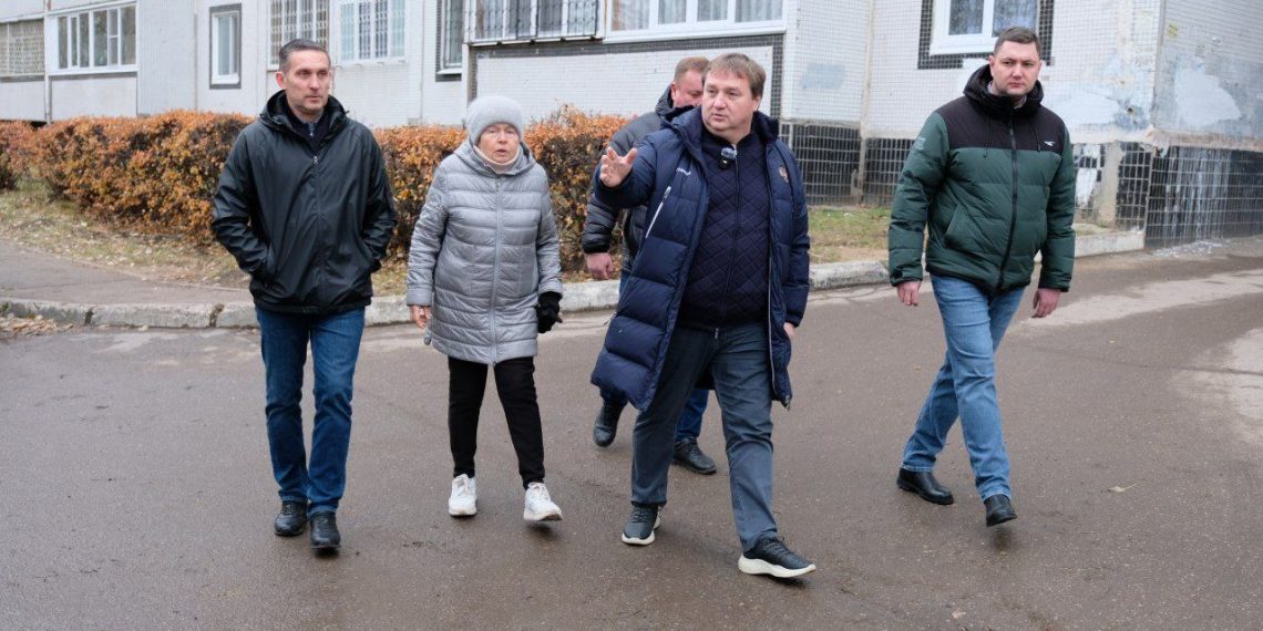 Заволжцам повезло дозвониться до мэра Болдакина: им расширят дорогу и отремонтируют двор