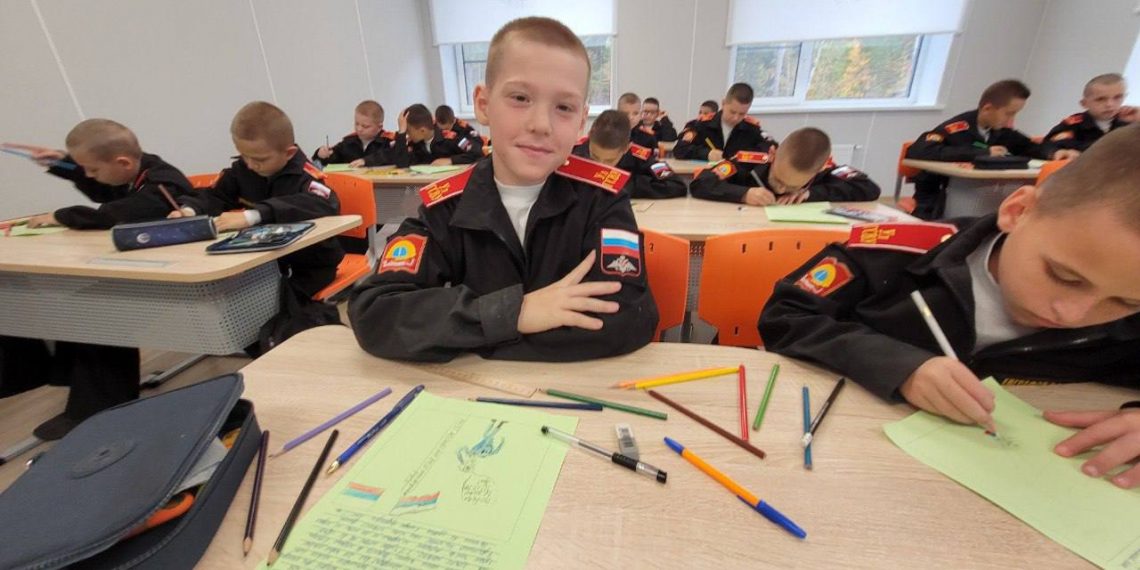 Ульяновские суворовцы написали письма бойцам СВО