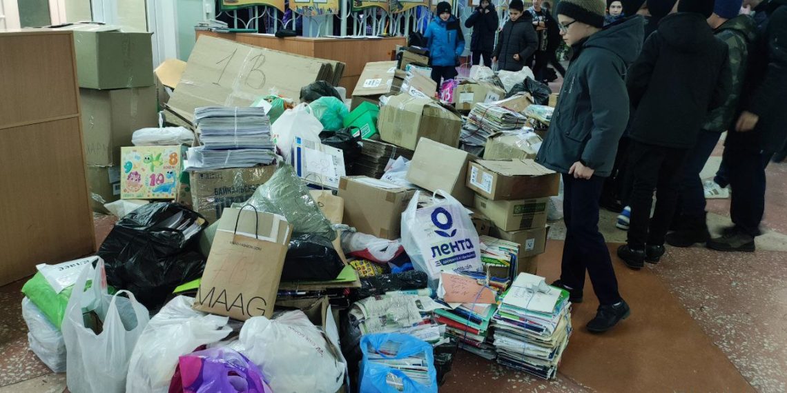 Ульяновские школьники собрали вещи и написали письма бойцам СВО