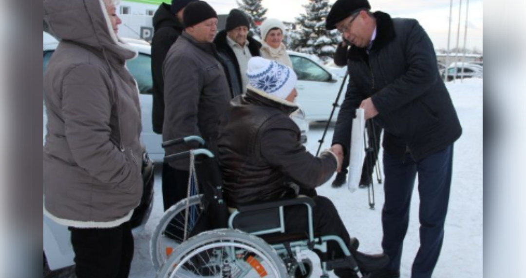 Пострадавшим на производстве ульяновцам вручили автомобили Lada Granta