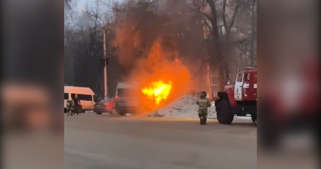 Маршрутка загорелась на Верхней Террасе в Ульяновске