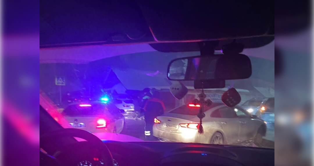 Автомобиль загорелся у строймаркета «Кедр» в Димитровграде