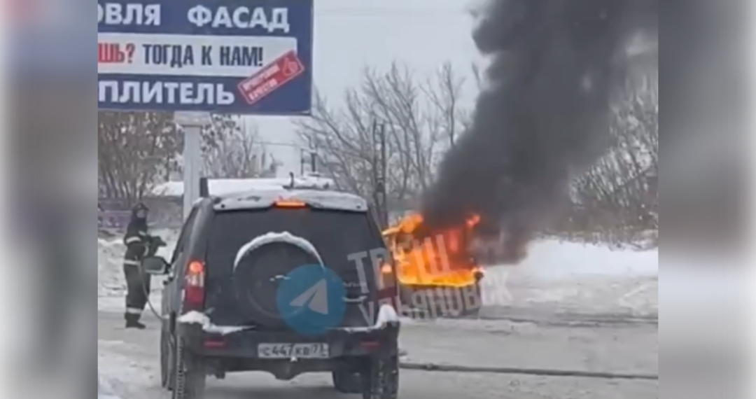 На промке в Новом городе полыхнула Mazda — видео