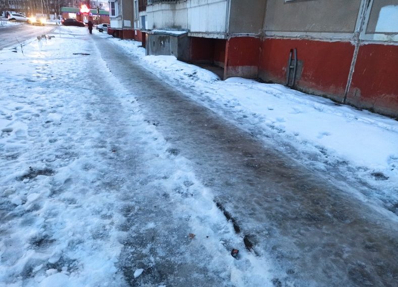 30 жителей Ульяновска 5 декабря попали в травмпункты после прогулки по обледеневшему городу
