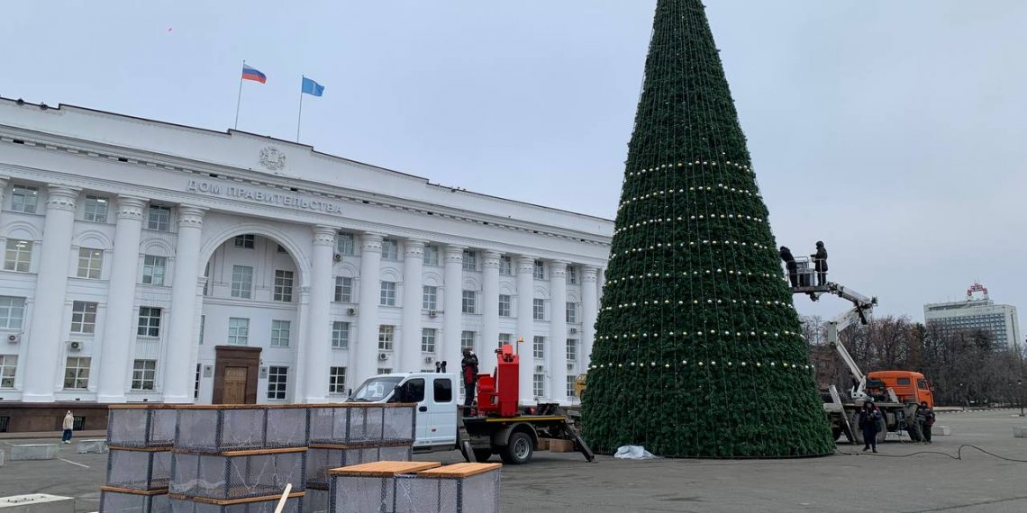 Соборную площадь в Ульяновске активно готовят к Новому году