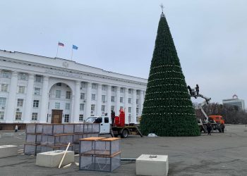 Соборную площадь в Ульяновске активно готовят к Новому году