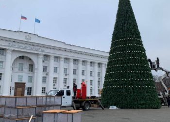 Официальные открытия ёлки и терема Деда Мороза состоятся на Соборной площади 28 декабря