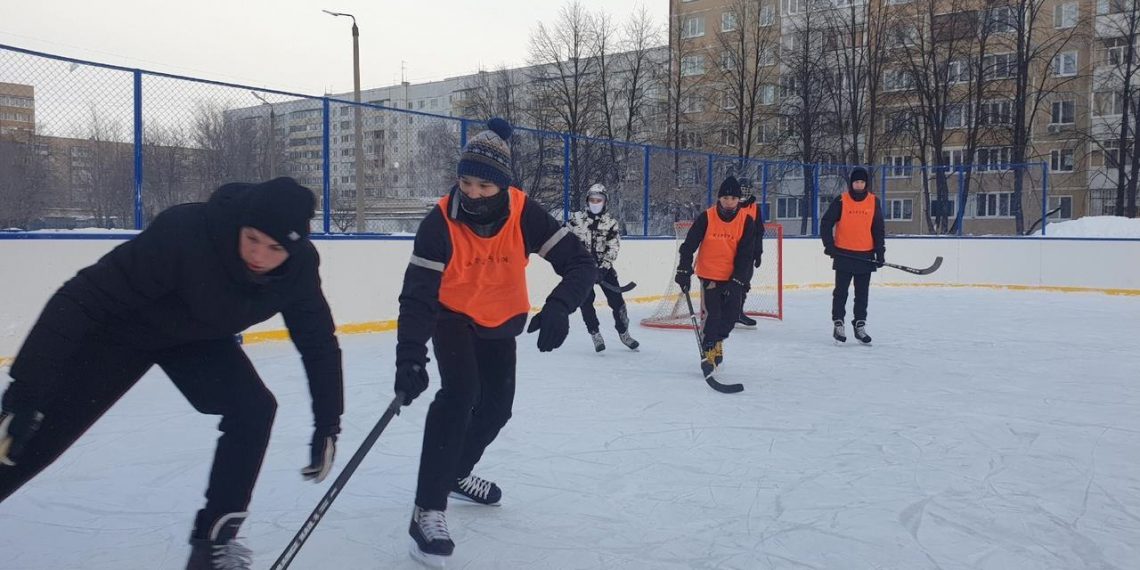 Хоккейные корты начали заливать во дворах многоквартирных домов Ульяновска