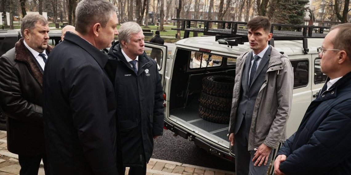 Русских передал УАЗы главам ДНР и ЛНР