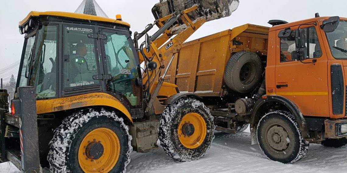 Ульяновск очищают от снега шестью колоннами КДМ