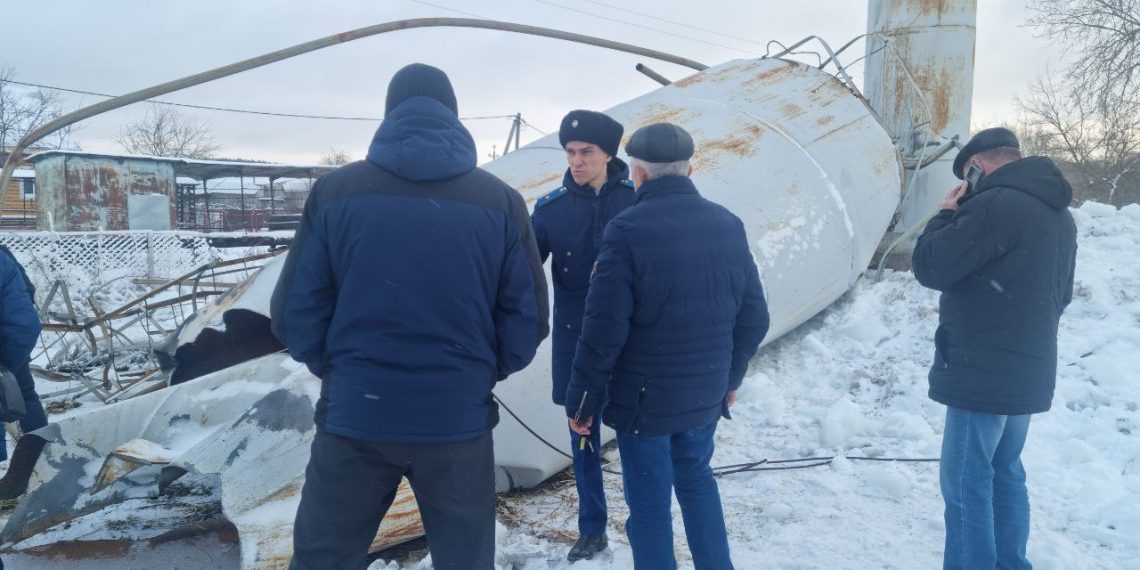 Водонапорная башня рухнула в райцентре Вешкайма Ульяновской области