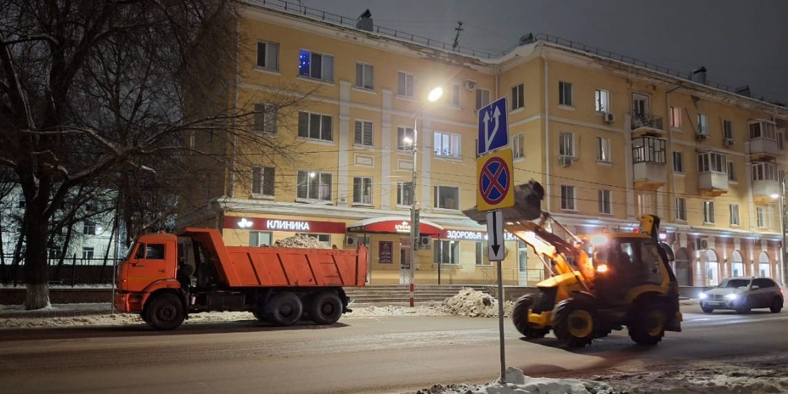 Ночью из Ульяновска вывезли 120 самосвалов снега