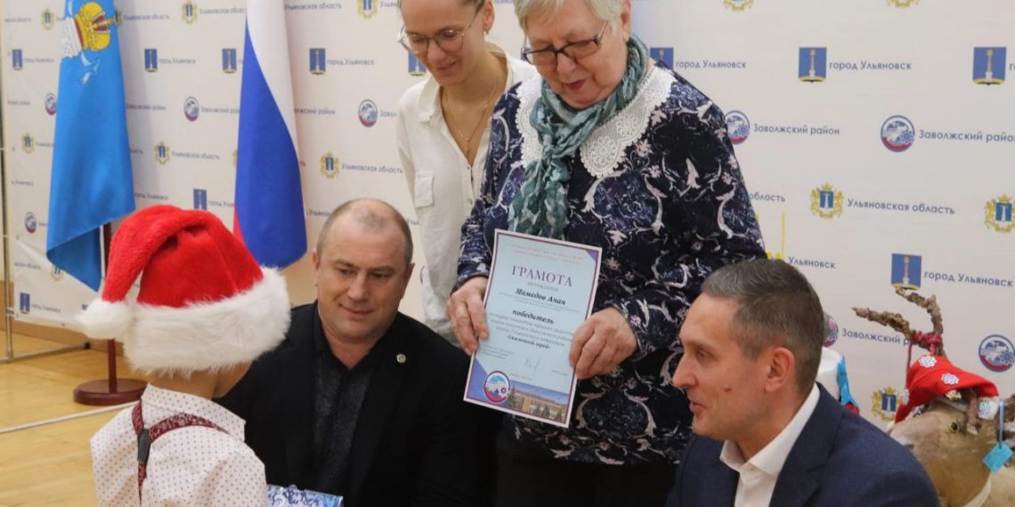 В Ульяновске маленьких заволжцев наградили за гигантские игрушки