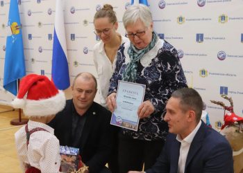 В Ульяновске маленьких заволжцев наградили за гигантские игрушки