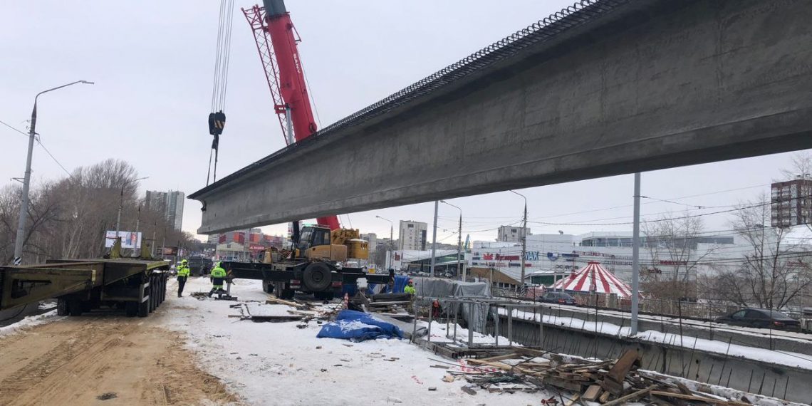 Четыре новые балки ставят на Минаевском мосту в ульяновске