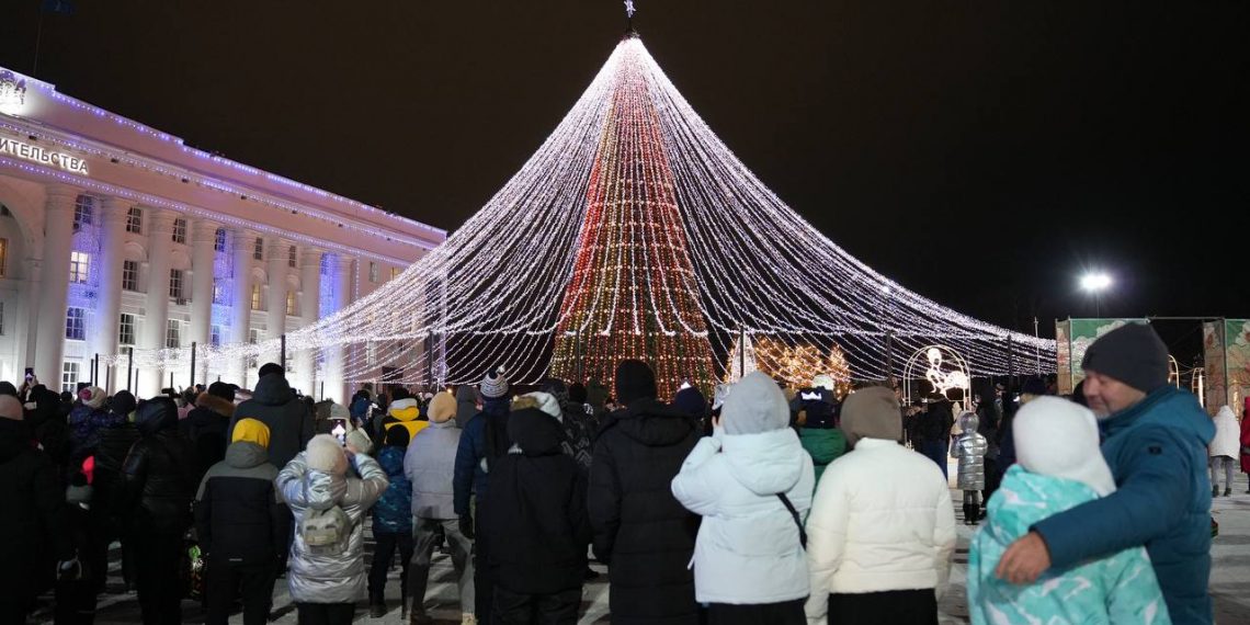 На открытии главной городской ёлки Ульяновска присутствовало более 12 тысяч горожан