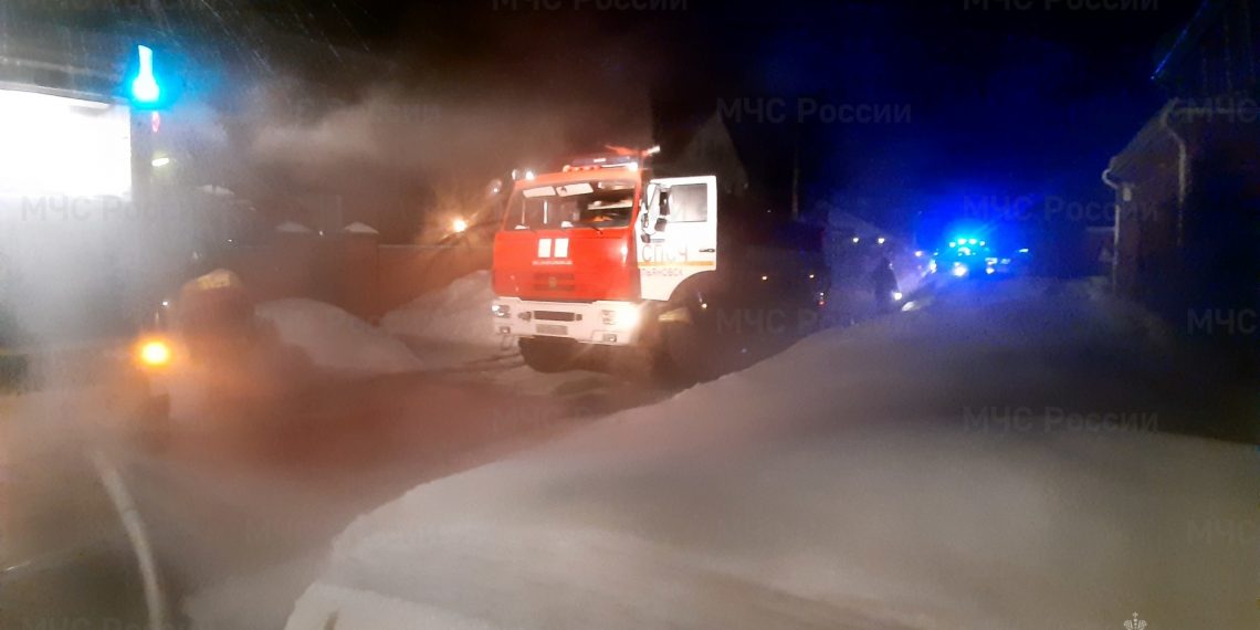 Сгорело авто и пострадал мужчина: МЧС — о пожарах за сутки в Ульяновской области