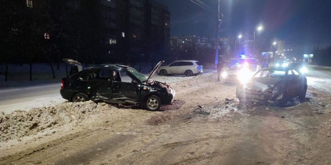 Lada и Lanos жёстко столкнулись на Шолмова в Дальнем Засвияжье