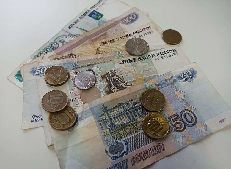 Больше половины ульяновцев помнят, на что потратили первую в жизни зарплату