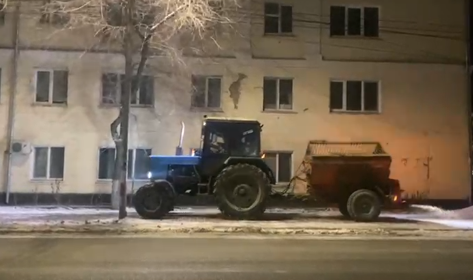 Ульяновские дорожники использовали много реагентов, мэр поручил проверить запасы