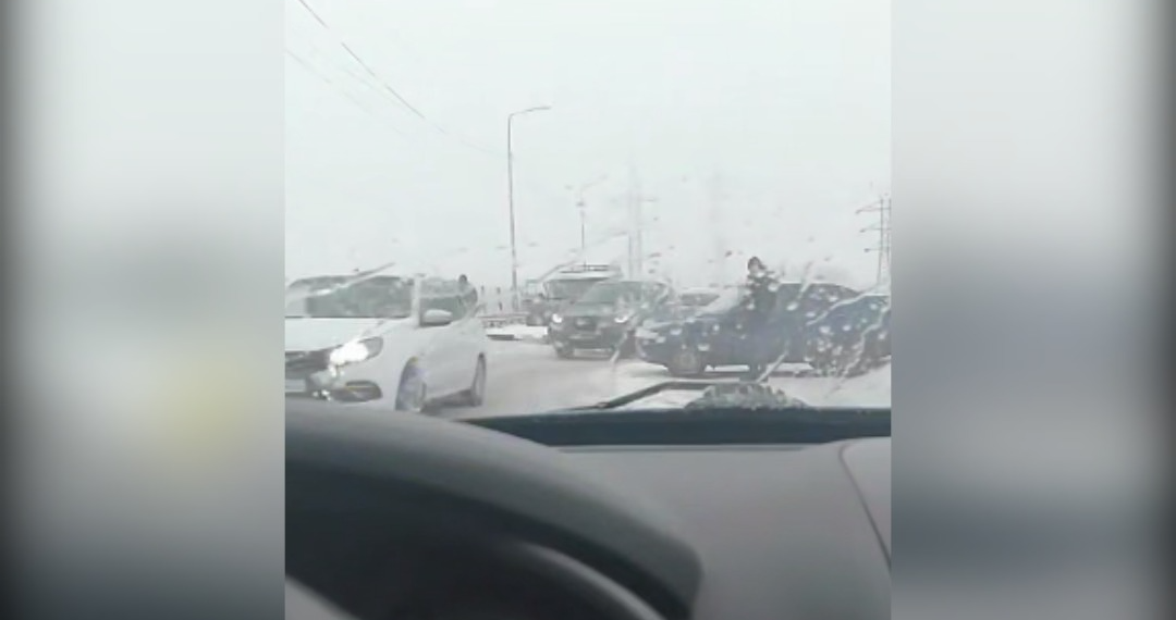 Императорский мост встал из-за ДТП