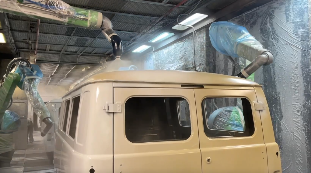 Новые роботы начали красить автомобили на УАЗе — видео