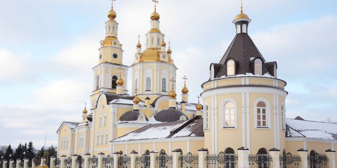 Мэр и губернатор встретили Рождество в ульяновских храмах