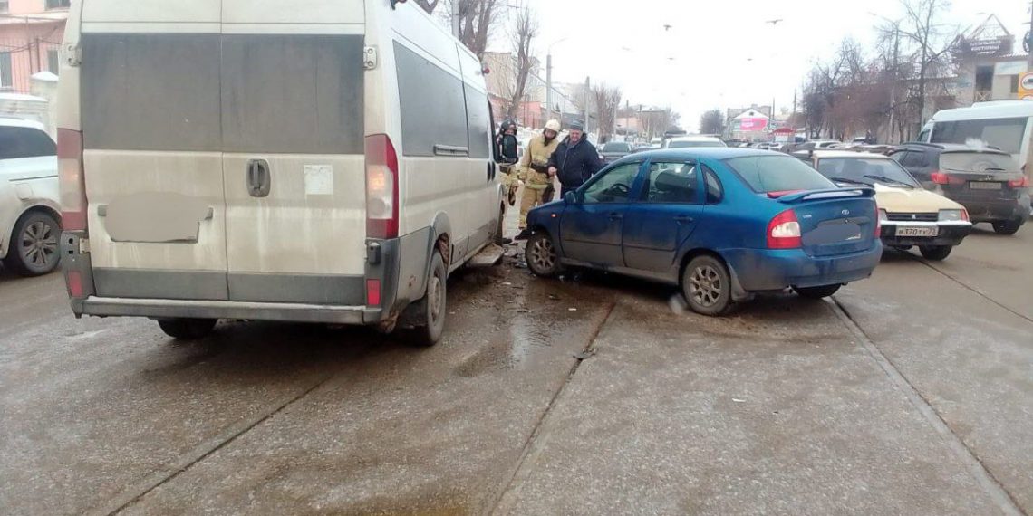 Из-за ДТП на Марата встали трамваи